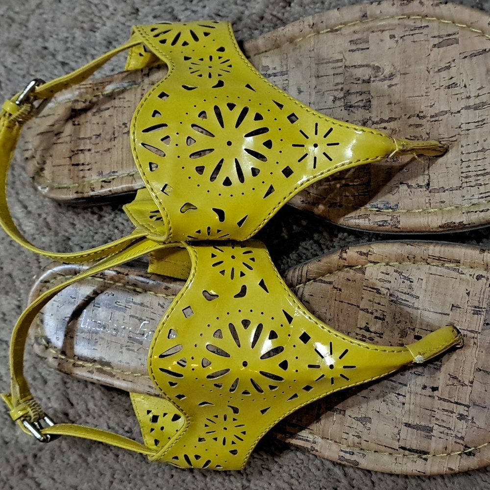 American Eagle Laser Cut Thong Sandals - Picture 5 of 11